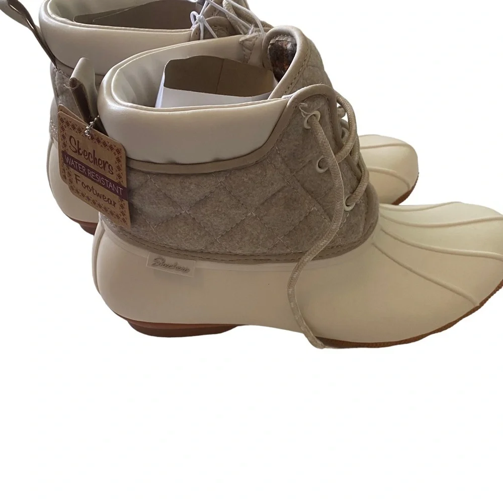 Skechers Water Resistant Boots Cream Sz 11 NWT